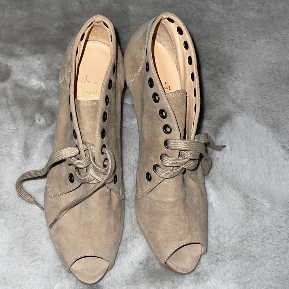 Christian Louboutin Oxford Peep toe Pump